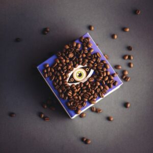 Café em grãos no branding de Flov