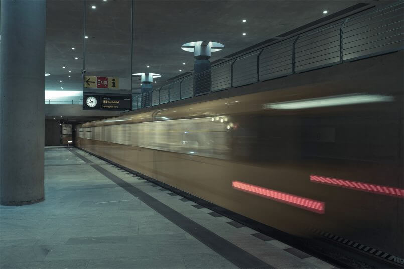 Passagem de trem na estação de Andreas Levers