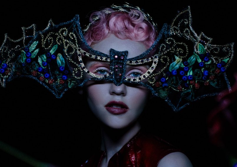 glamour de Fotografia de moda surreal produzido pela talentosa fotógrafa e Diretora de Arte russa Ekaterina Belinskaya.