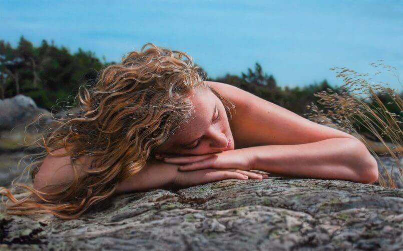 de dorso na praia por Johannes Wessmark
