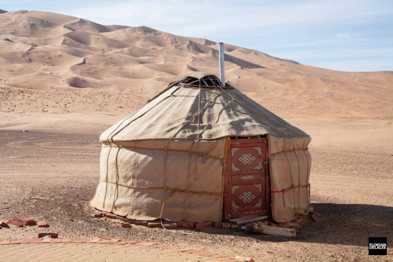 cabana no deserto por Florian Delalee