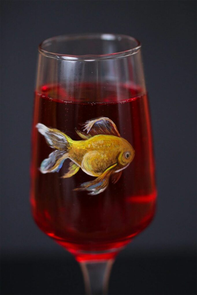 peixe no liquido vermelhopor Silva Popescu