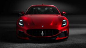 carro vermelho Branding da Maserati GranTurismo, fato marcante da empresa que está trazendo grandes novidades para 2023 em seus projetos e já repercute na imprensa.