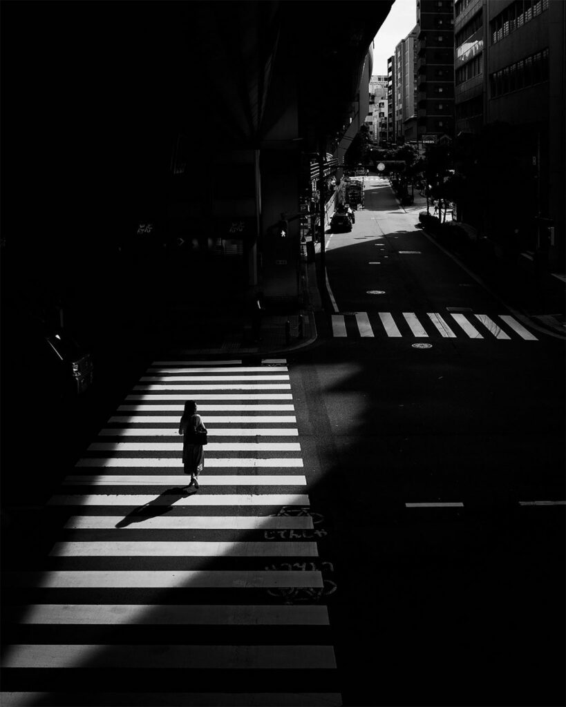 caminhando contra o vento por Taka Hiro