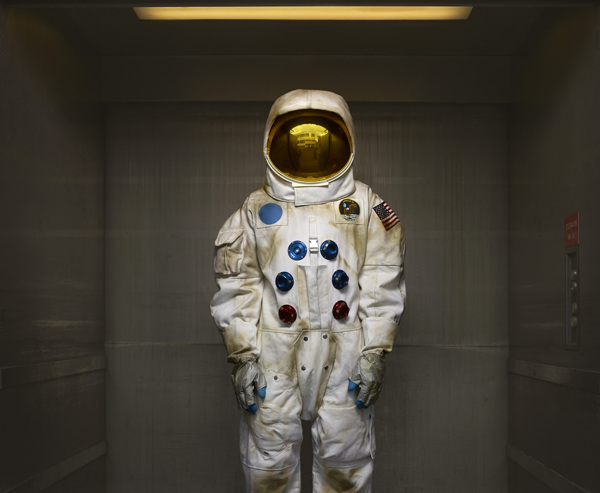 roupas apropriadas ao espaço  por Ken Hermann