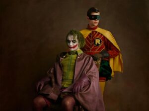 esses são inimigos Flemish Superheroes: Série Criativa por Sacha Goldberger, que é um conhecido Fotógrafo francês que cria retratos divertidos que reinventam super-heróis icônicos e outros personagens da cultura pop com um toque renascentista flamengo.